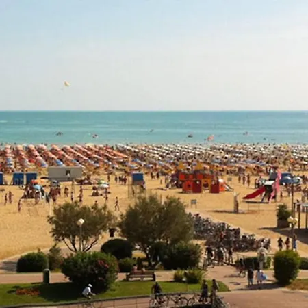 Bellissimo Trilocale In Condominio Fronte Mare *